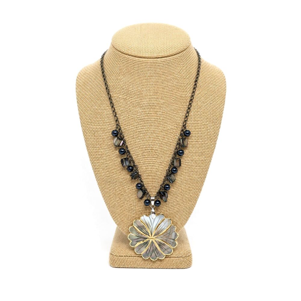 Vintage Shell Necklace Flower Pendant Beaded Boho Coastal Y2k